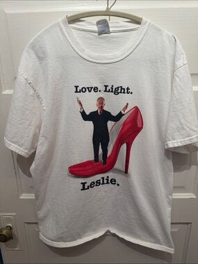 Leslie Jordan "Mama's High Heels" Graphic Tee Shirt White Size Large